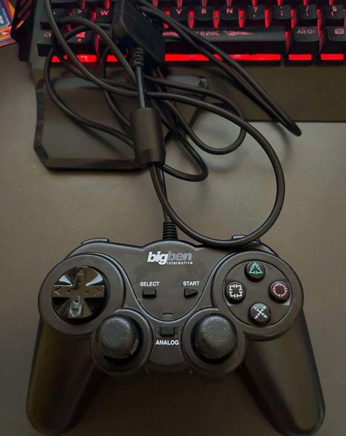 Manette ps2 - photo numéro 1