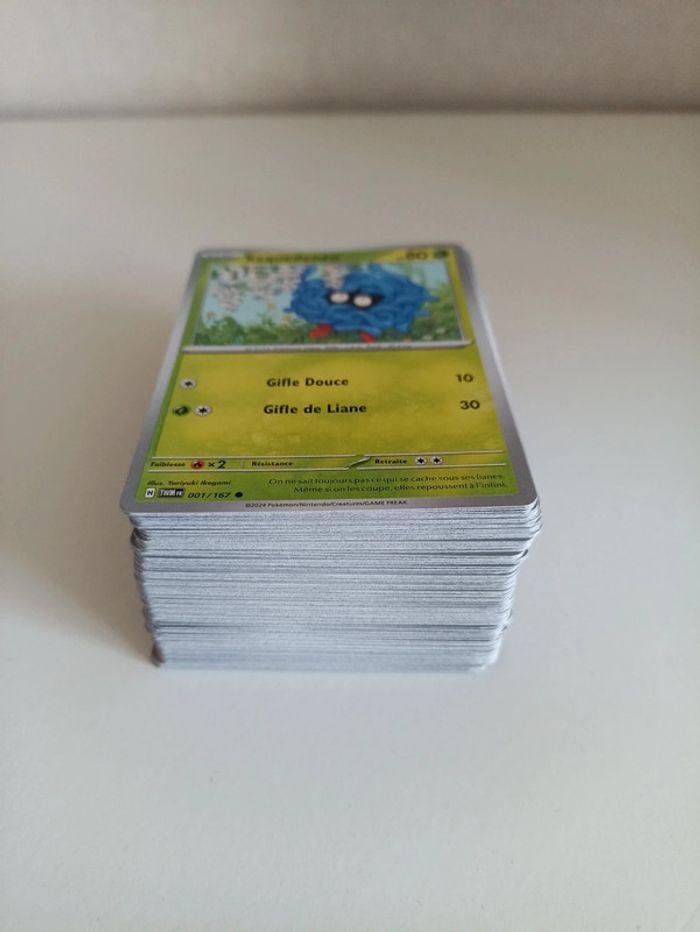 Lot 130 cartes Pokémon EV6 - photo numéro 1