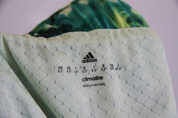 Neuf short vert Adidas motifs aquarelle recouvert de tissus mesh (filet) ton sur ton - taille S - photo numéro 5