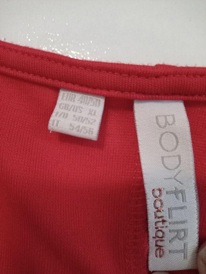 Robe bodyflirt rouge épaule dénudée avec manches 48/50 tbe - photo numéro 5