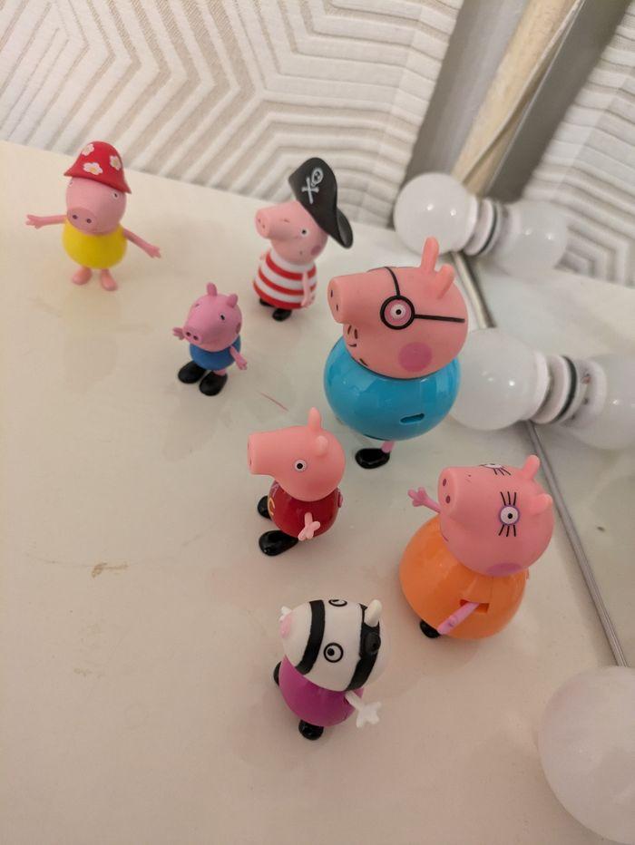 Lot de 7 figurines Peppa pig en parfait état - photo numéro 2