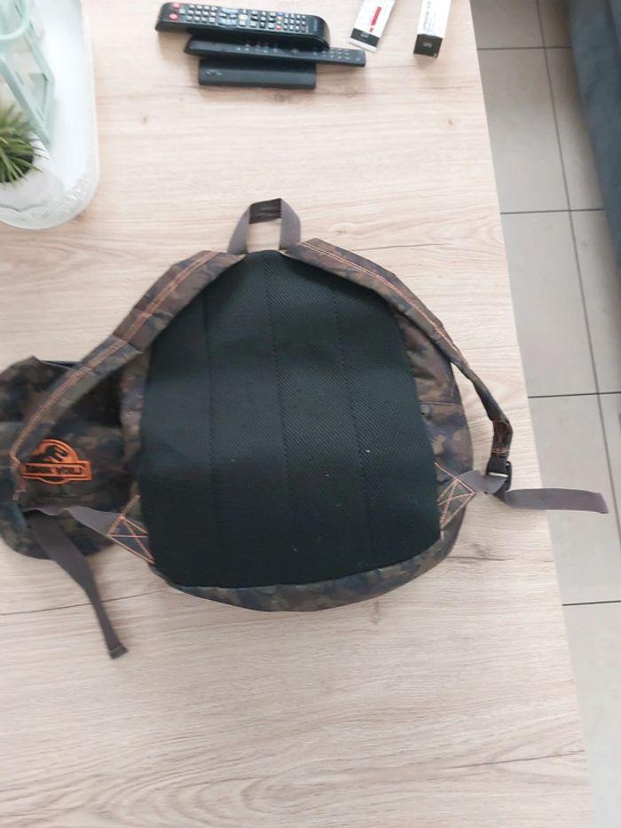 Lot sac à dos et casquette jurassic world - photo numéro 6