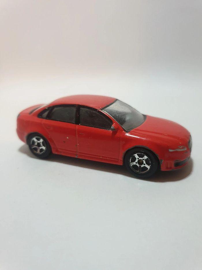 RealToy Audi RS4 Rouge à l'échelle 1/59 - photo numéro 4