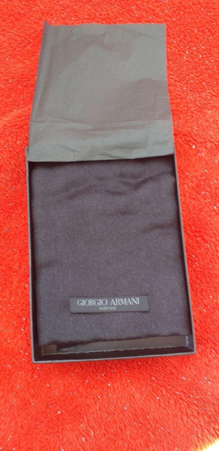 Coffret écharpe Giorgio Armani neuf - photo numéro 3