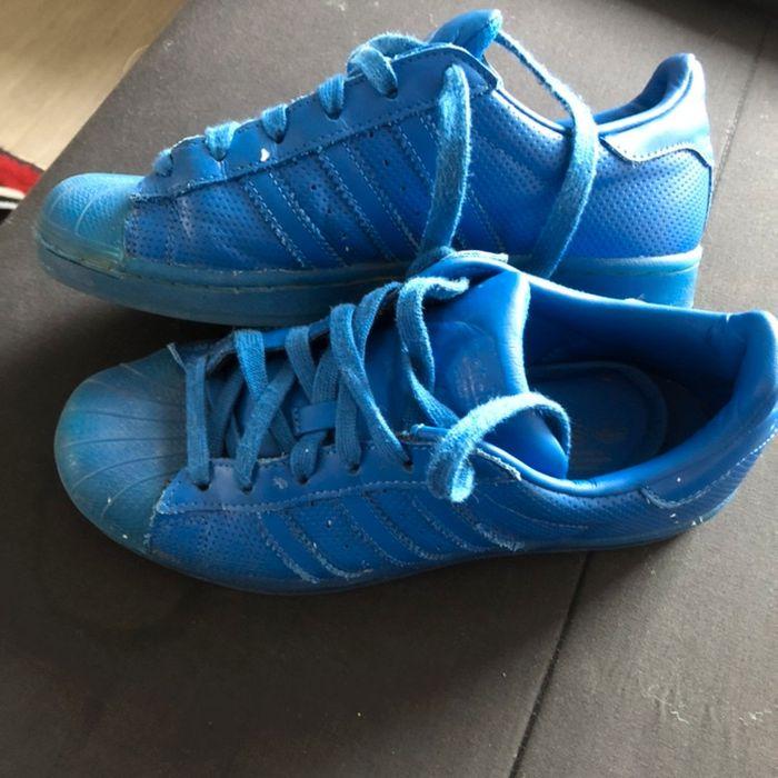 Baskets Adidas Superstar bleu taille 36 2/3 - photo numéro 2