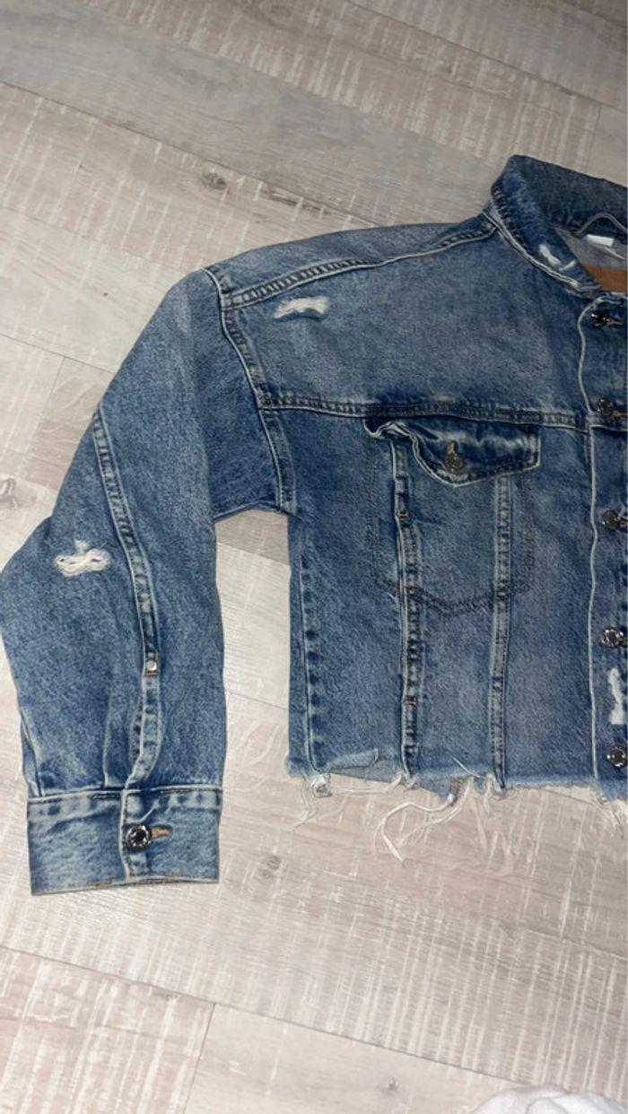 Veste en jean style dechiré - photo numéro 4