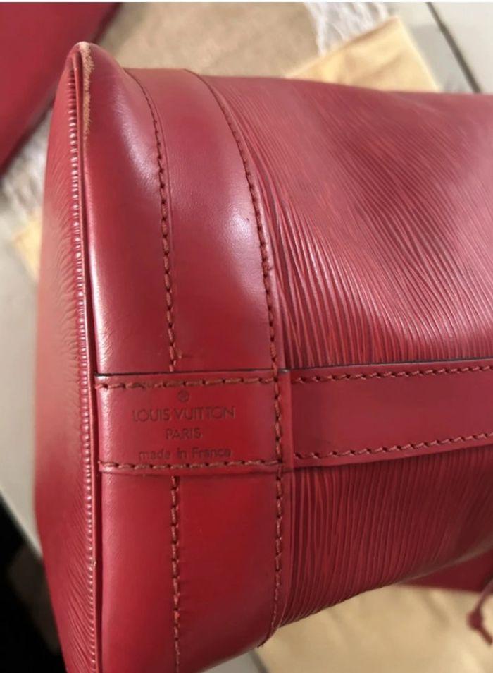 Sac rouge Louis Vuitton et porte feuille - photo numéro 8