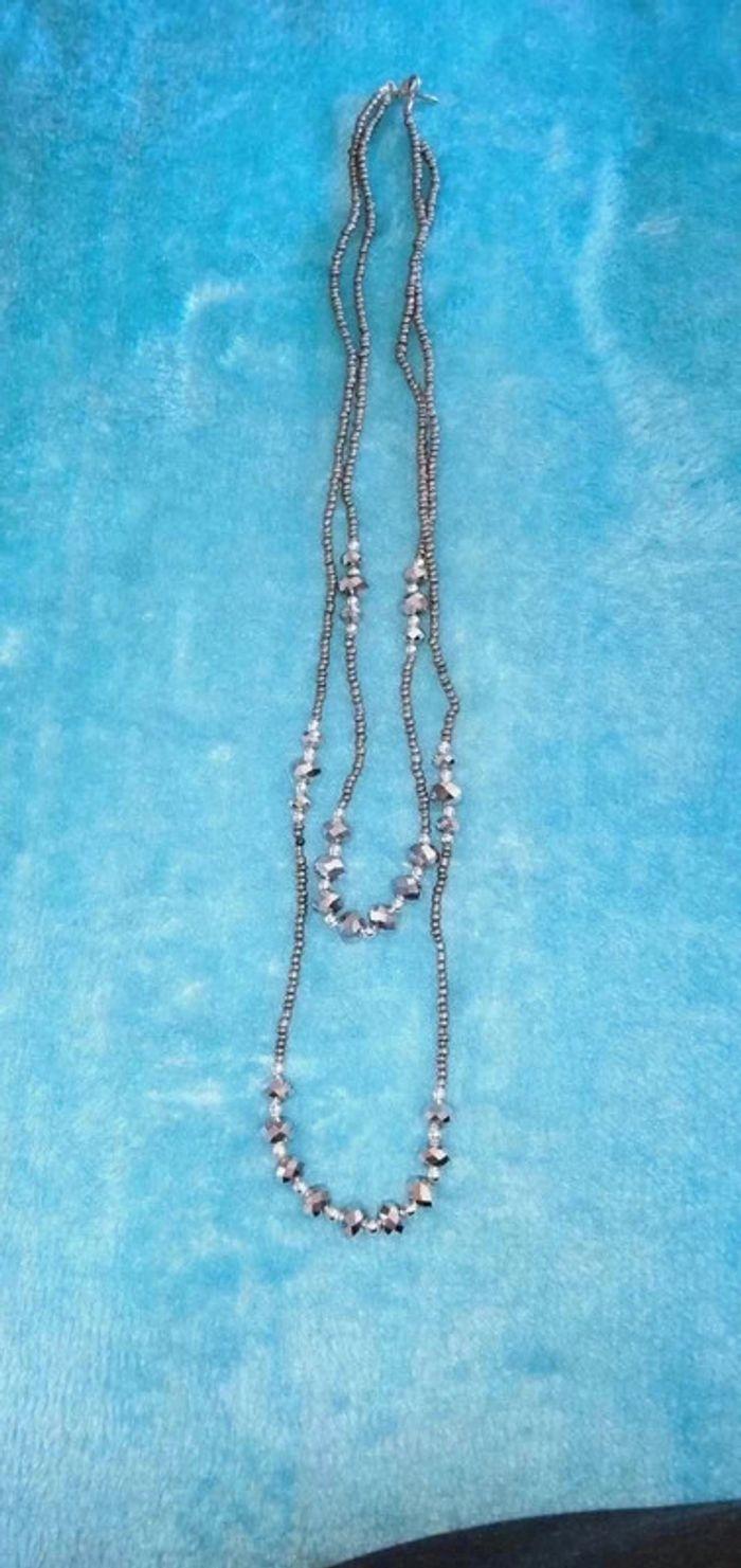 Collier de perles 2 rangs argenté en parfait état - photo numéro 1