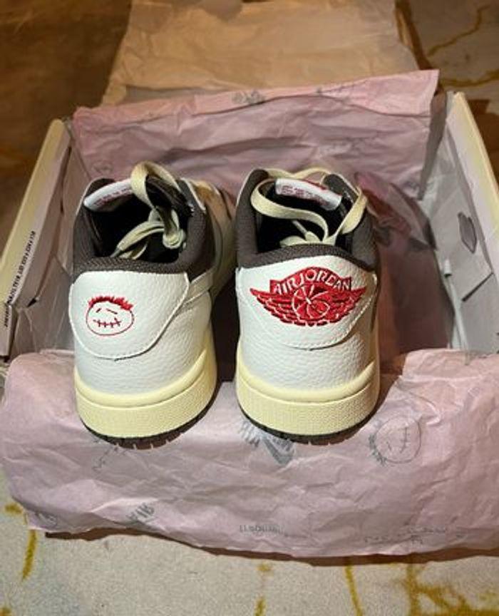 Baskets Nike Jordan 1 Low OG x Travis Scott - photo numéro 3