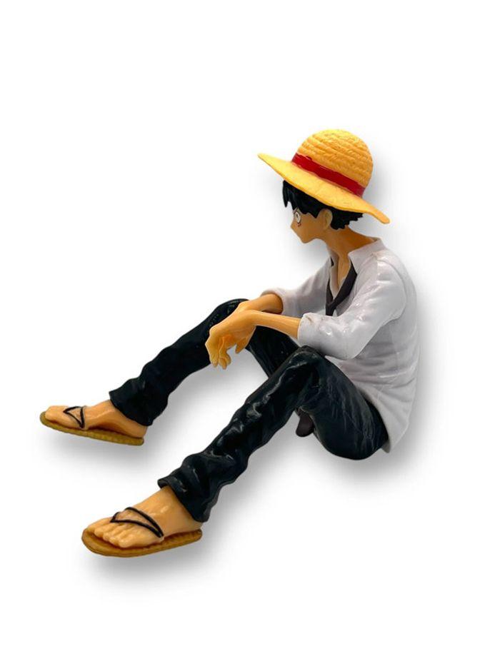 Figurine Luffy assis avec chapeau de paille – 9 cm - photo numéro 3