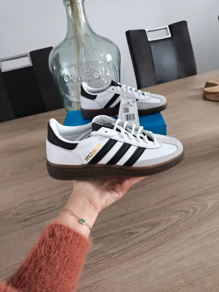 Adidas Spezial blanche et noir - photo numéro 4