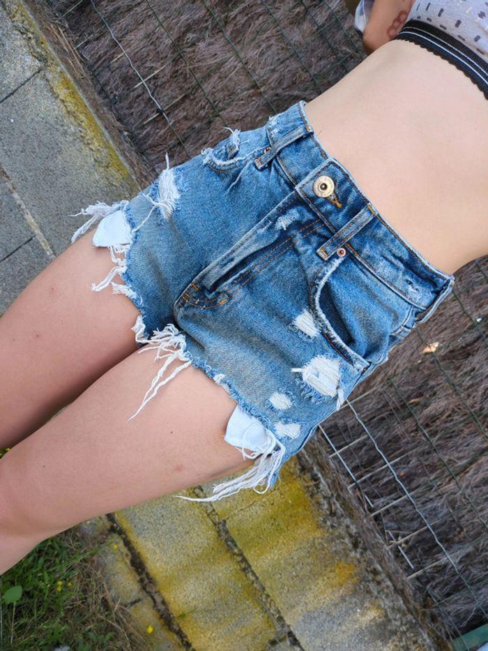 Short jean Bershka 32 💕bac Tony g - photo numéro 1