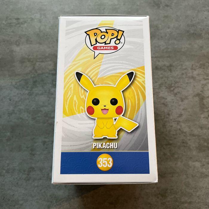 Figurine Funko Pop Pokemon Pikachu Flocked 353 - photo numéro 3