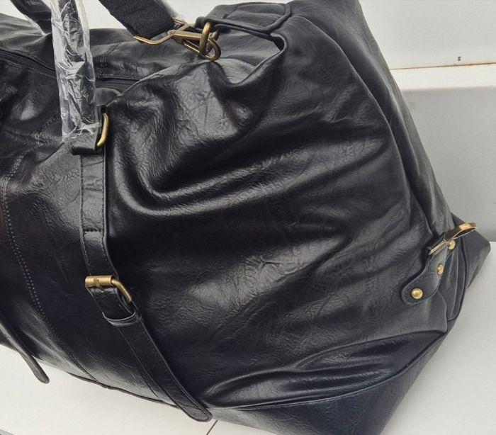 Neuf avec ticket,  grand sac de voyage en cuir pu lisse très bonne qualité moderne - photo numéro 4