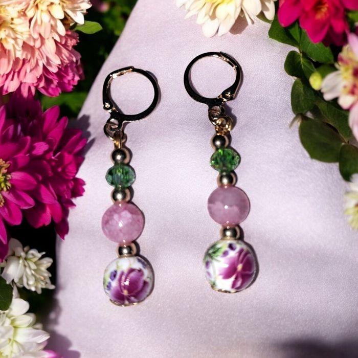 Boucles d oreilles en acier inoxydable doré perles en cristal vert perles de verre  et perles en ceramique violet fleurie - photo numéro 3