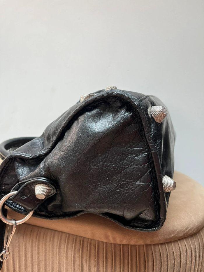 Sac City Balenciaga noir en cuir avec bandoulière grand format bijouterie argent - photo numéro 13