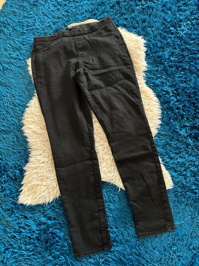 Joli jeans noir Kiabi taille 44 - photo numéro 1