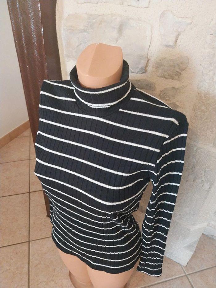 Pull femme col roulé taille S noir et blanc en tres bon etat - photo numéro 2