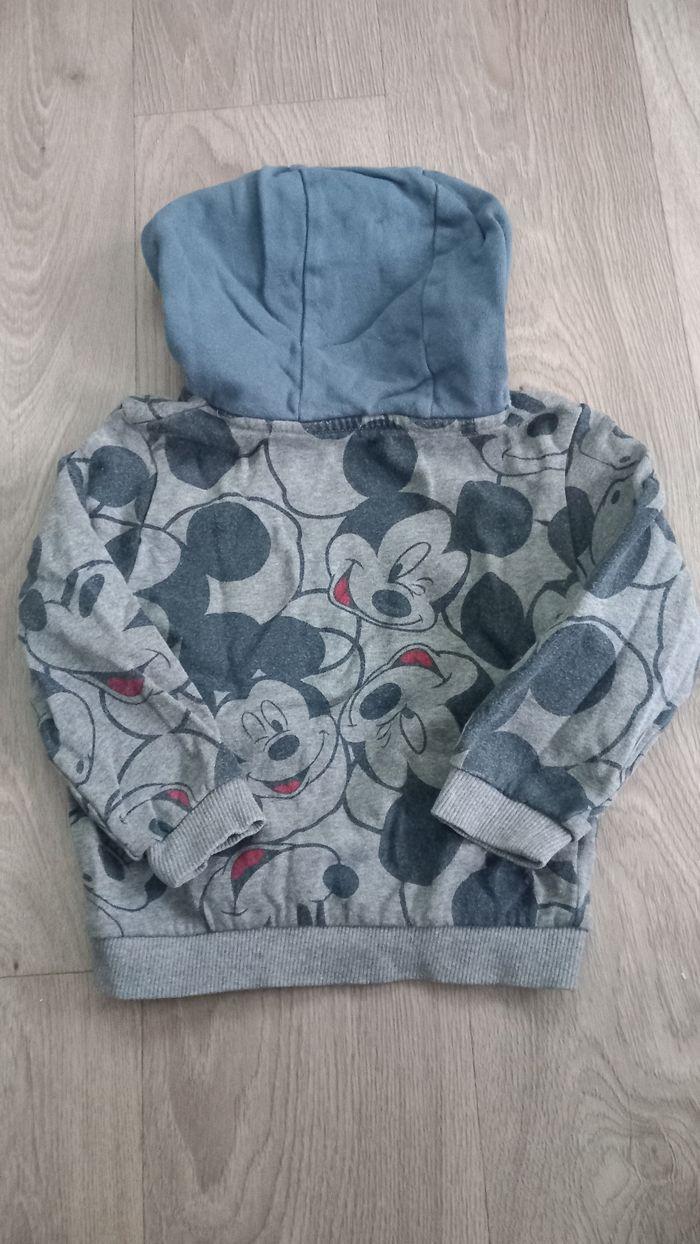 Pull avec des têtes de Mickey - photo numéro 2