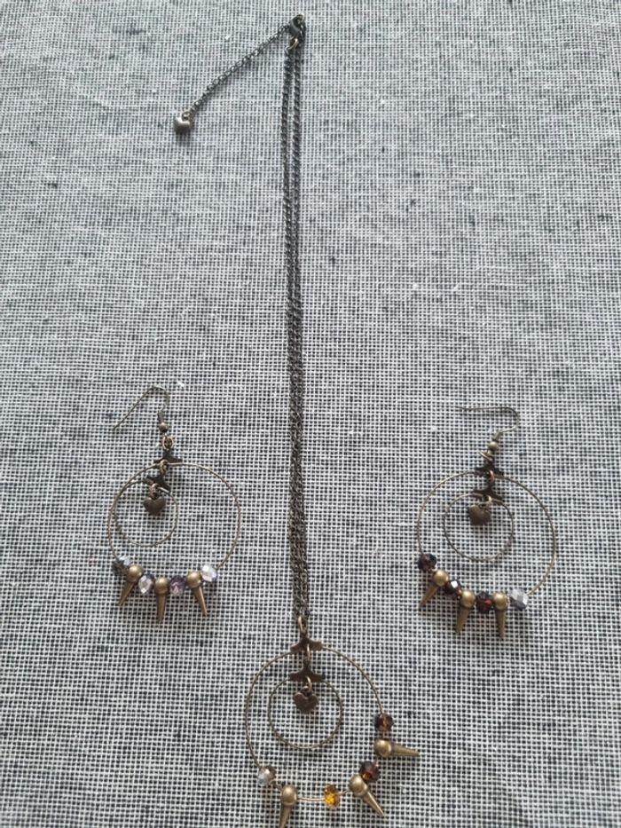 Collier et boucles d'oreilles fantaisie - photo numéro 1