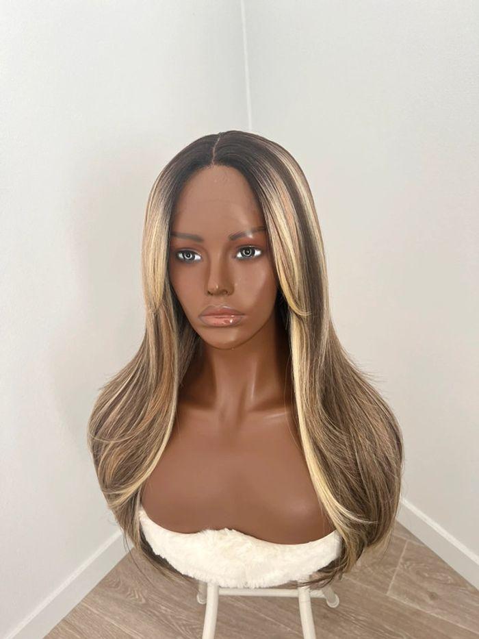 Perruque blonde lace frontal avec frange rideaux - photo numéro 10