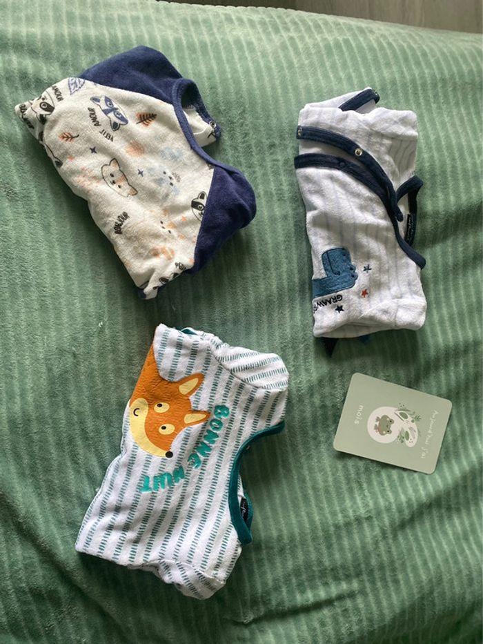 Lot pyjamas bébé 6mois - photo numéro 1