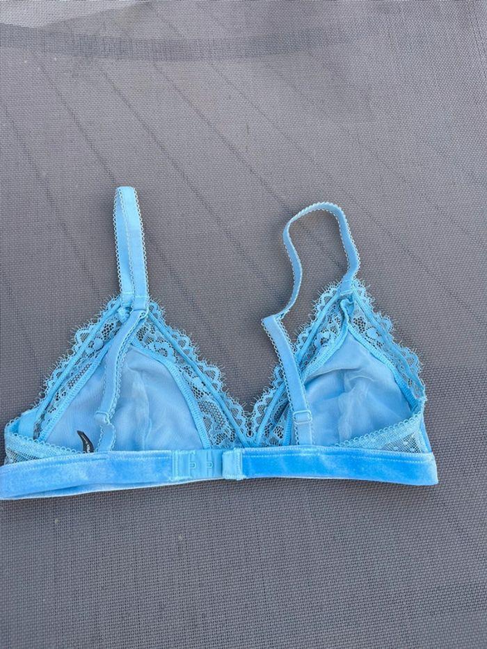 Soutien gorge bleu satiné - photo numéro 3