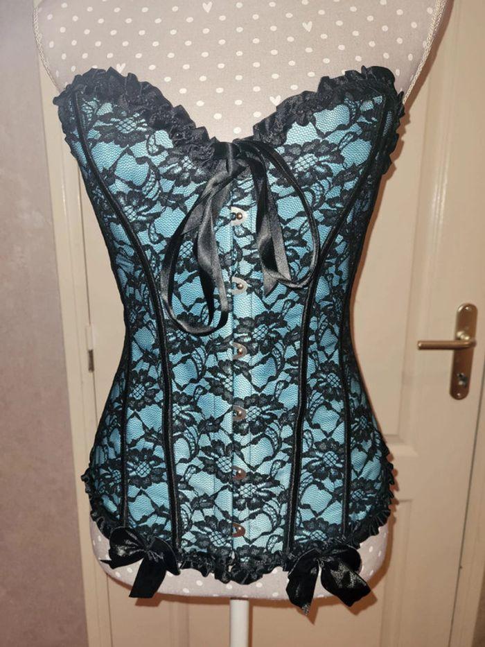 Bustier bleu ciel excellent état - photo numéro 1