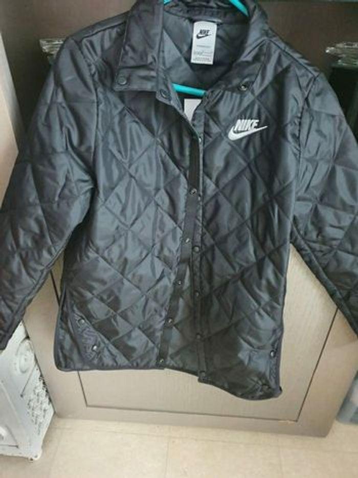 Veste longue nike en M therma fit  enfants 10/12ans neufs - photo numéro 1