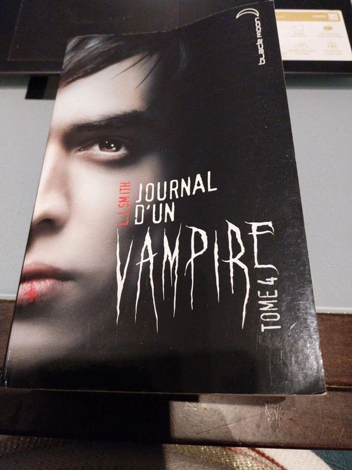 Journal d'un vampire Tome 4 - photo numéro 1