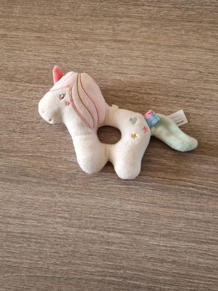 Petit hochet licorne sucre d'orge.