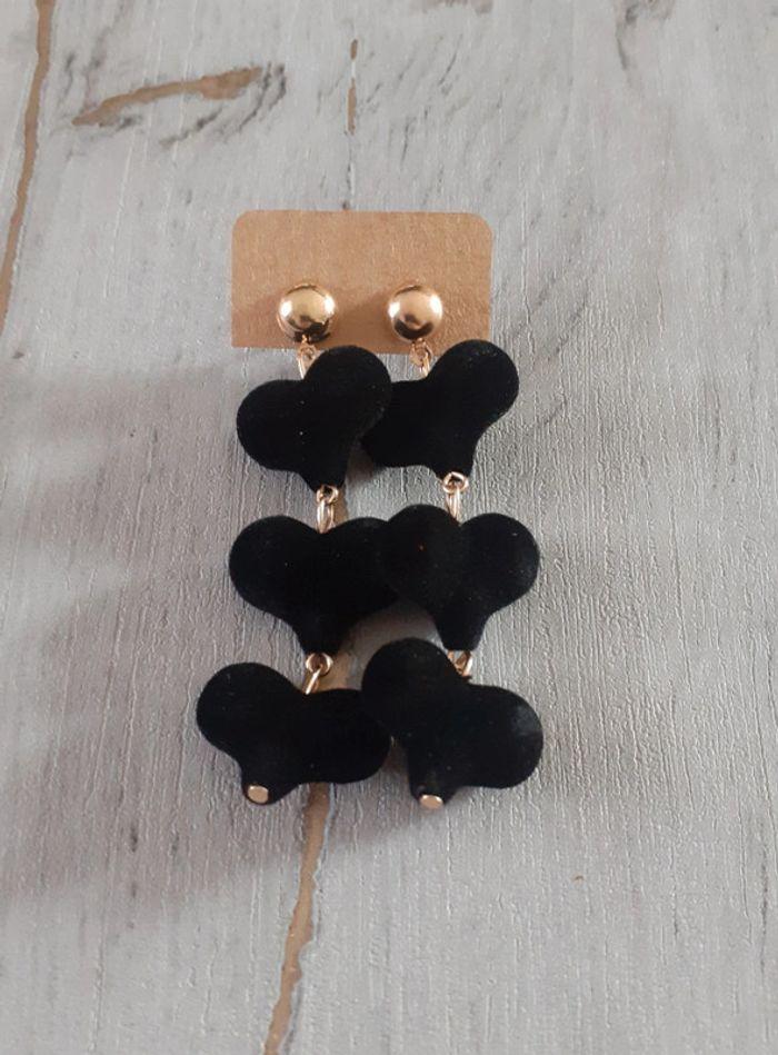 Boucles d'oreilles cœurs noirs par 3