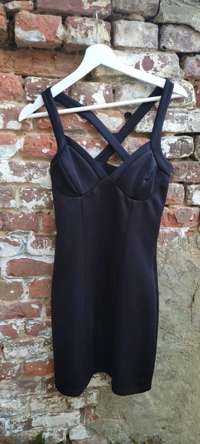 Jolie robe sexy noir Bershka Taille XS - photo numéro 2