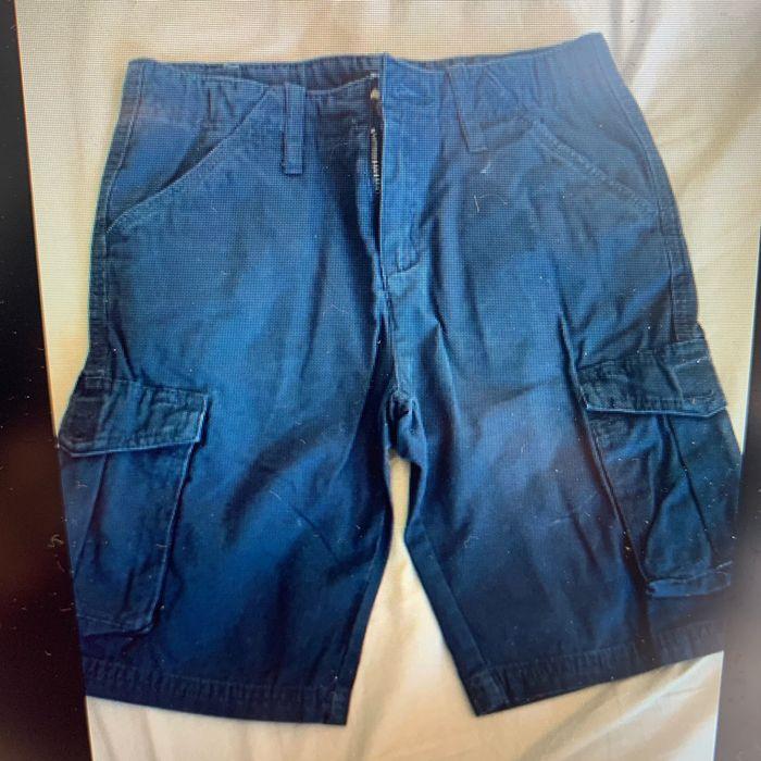 Short ajustable bleu marine à poches