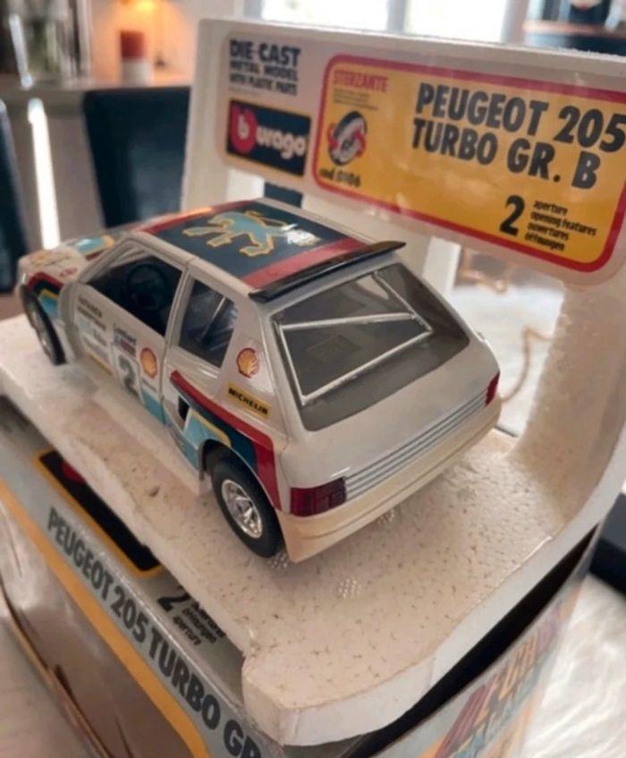 Tres belle voiture de collection 205 🥰 peugeot turbo burago - photo numéro 3