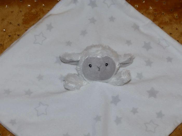 Doudou plat mouton Primark blanc étoiles grises - photo numéro 2