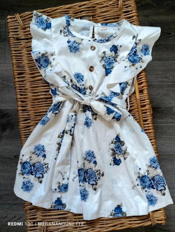 🦋 Magnifique robe fleurie avec ceinture 3 ans Boutique Parisienne - photo numéro 1