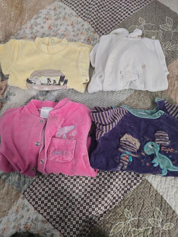 Lot de vêtements naissance et 1 mois - photo numéro 5