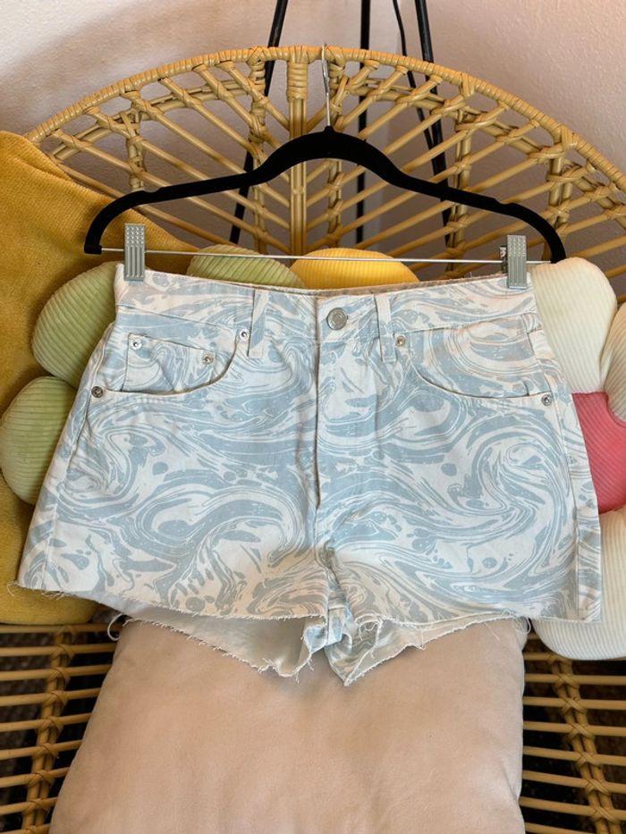 Short Zara taille haute en jean blanc à motifs bleus clairs, taille 38 - photo numéro 1