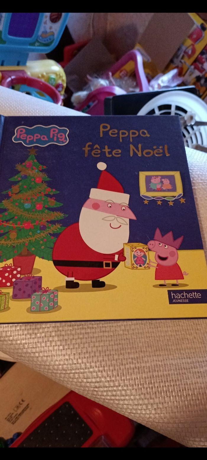 Livre  Peppa fête Noël - photo numéro 1