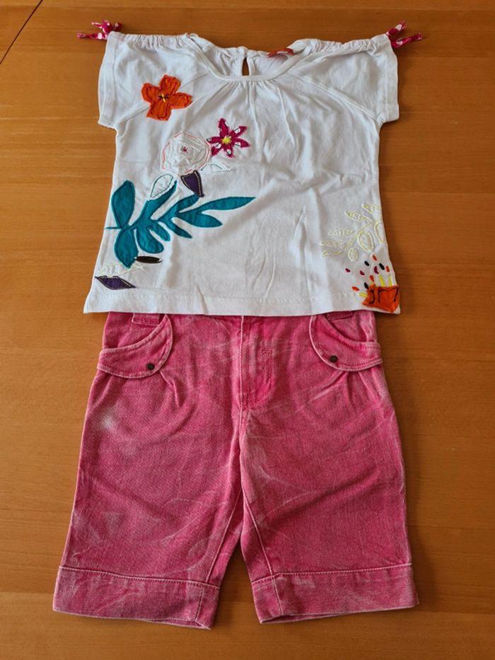 T-shirt et bermuda en jeans Marese en 5 ans en excellent état - photo numéro 1