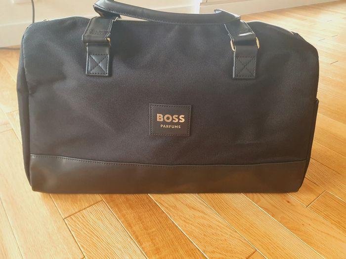 Sac de Voyage Hugo Boss noir neuf sous blister. - photo numéro 1