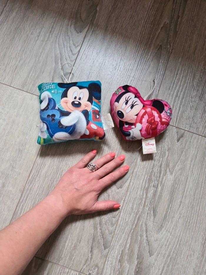 Lot de 2 petits coussins Mickey Minnie - photo numéro 2