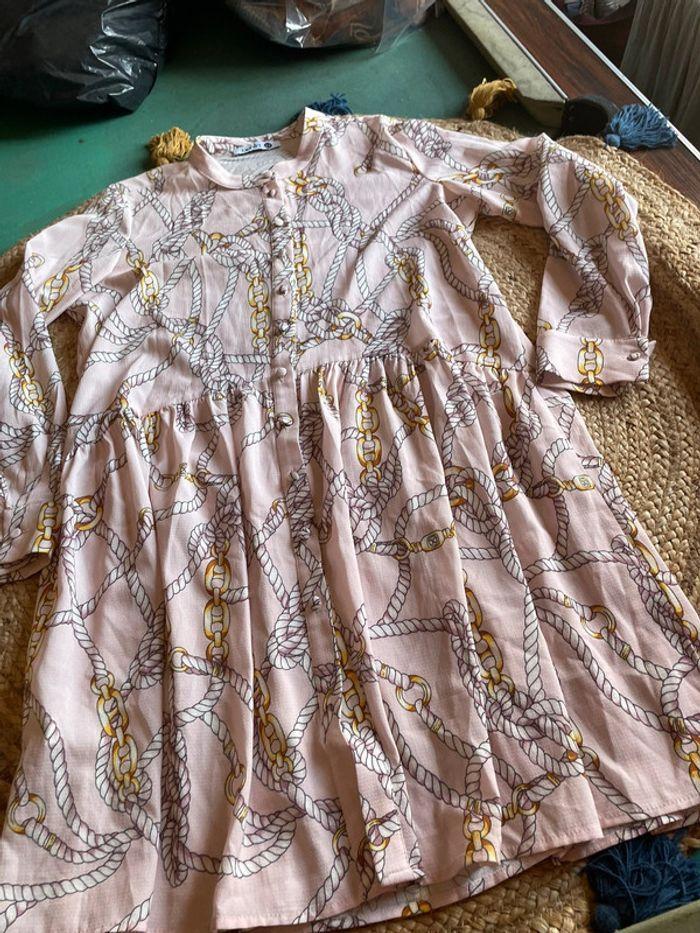 Robe à imprimé rose avec chaines et cordes taille 42 - photo numéro 2