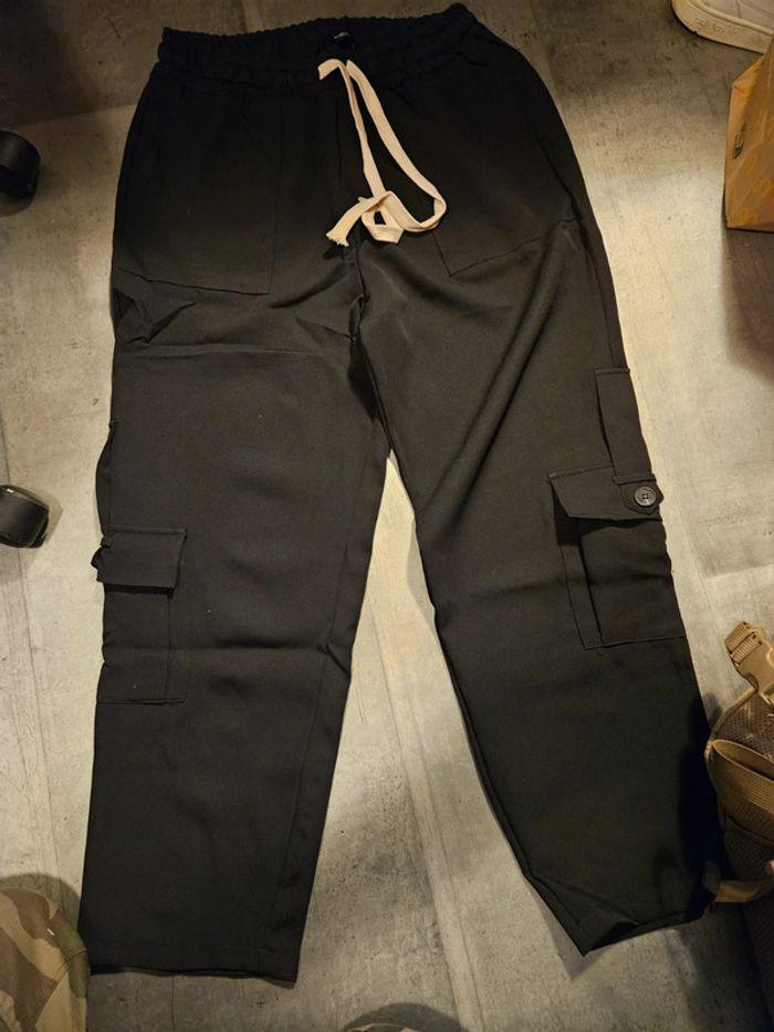 Pantalon cargo noir - photo numéro 3