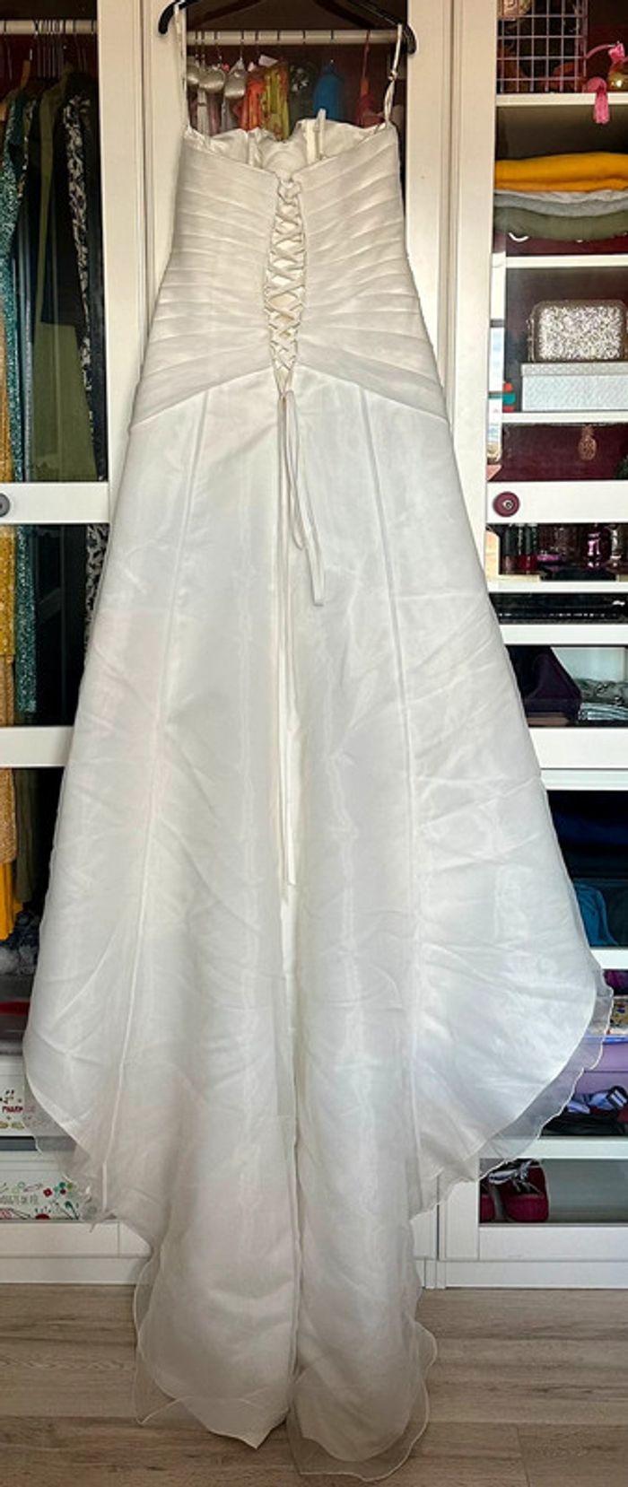 Robe de mariée et son jupon - photo numéro 8