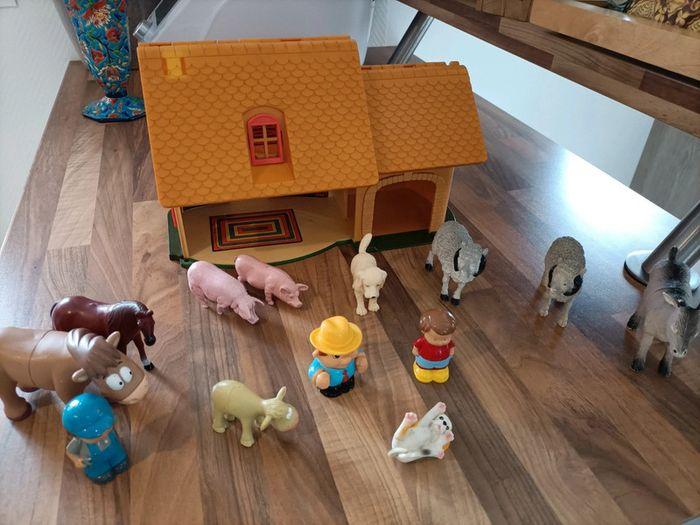 Ferme valisette avec figurines personnages et animaux - photo numéro 2