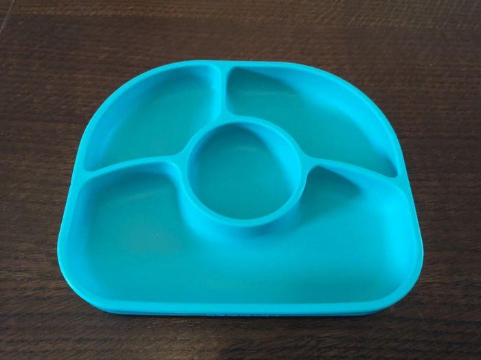 Assiette en silicone à compartiment et ventouse - photo numéro 1