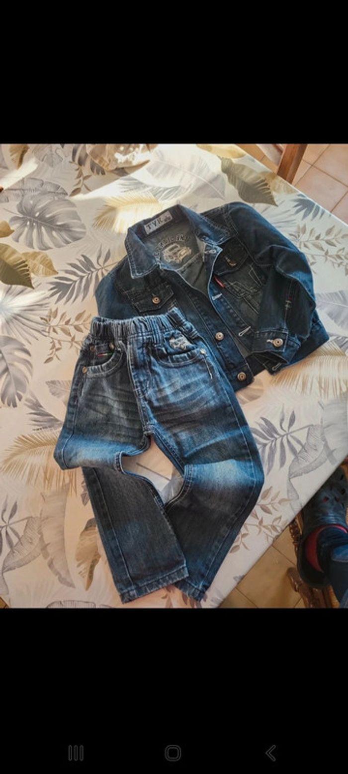 Ensemble en jean garcon TYK taille 6 ans neuf