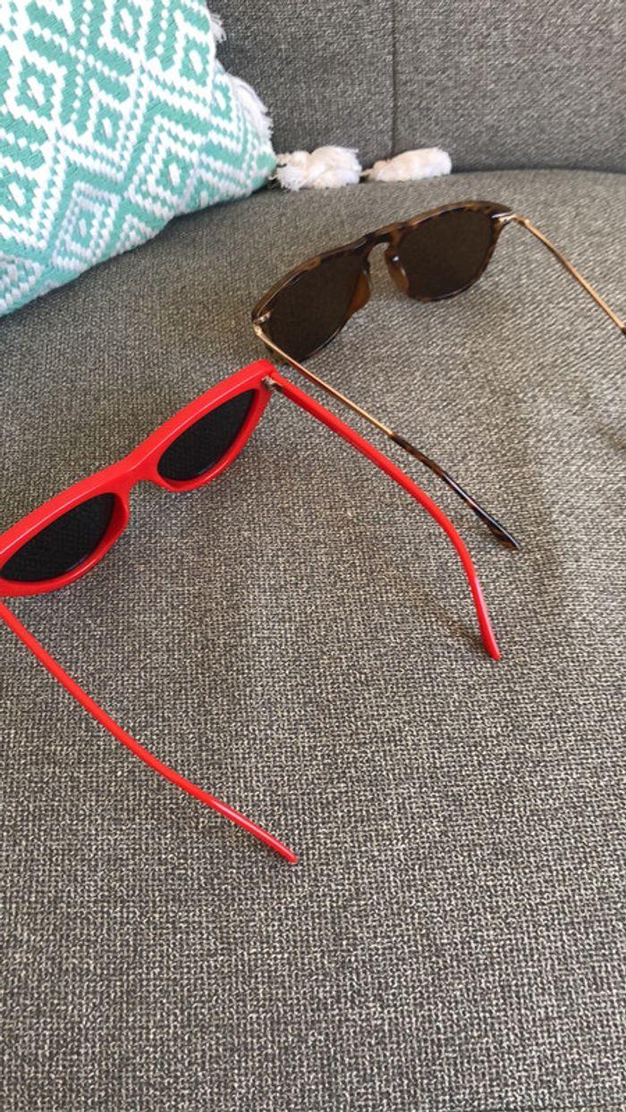 Paires de lunettes de soleil rouge - photo numéro 2